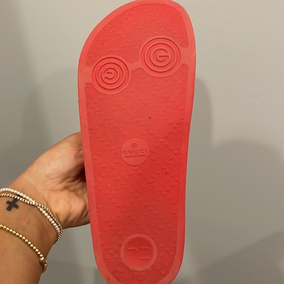 Red Gucci slides - Picture 2 of 3